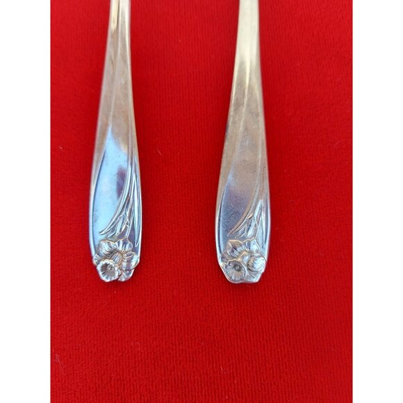 Rogers Daffodil IS Flatware Set - 2 Tablespoons 2 Cream Soup Spoons & Butter Kni - Picture 2 of 3